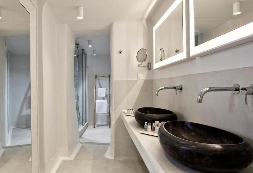 سوئیت با چشم‌انداز, Cosmopolitan Suites - Small Luxury Hotels Of The World