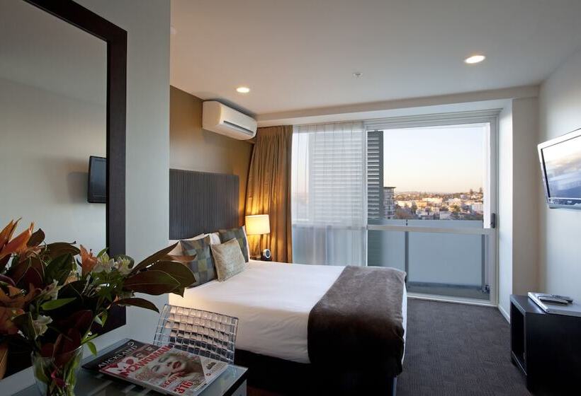 디럭스 스튜디오, The Quadrant Hotel & Suites