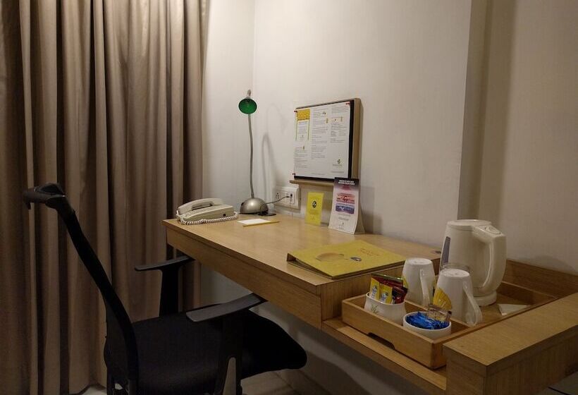 Номер Стандарт Индивидуальный, Lemon Tree Hotel, Udyog Vihar, Gurugram