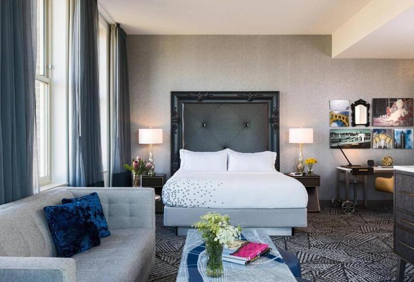 Junior suite with river view, Renaissance Pittsburgh