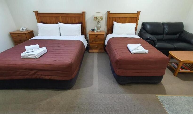 Escritório Superior, Rosewood Court Motel