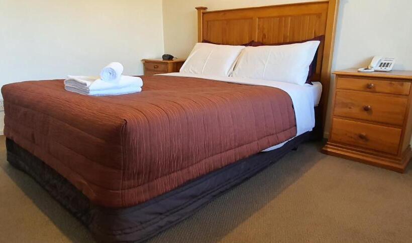 Escritório Superior, Rosewood Court Motel