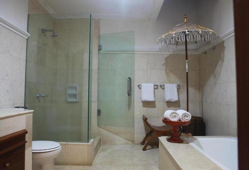 Quarto Familiar, The Mansion Resort Hotel & Spa