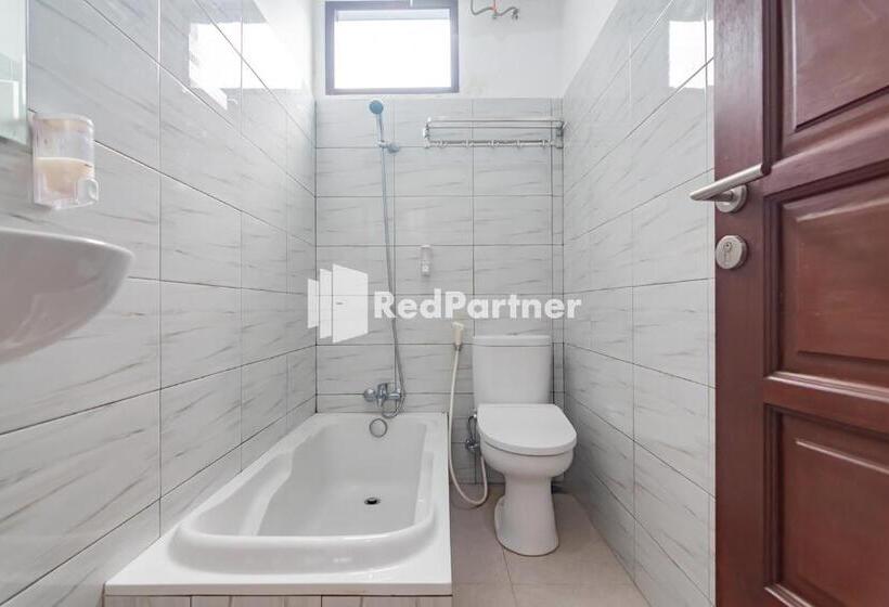 Номер Deluxe, Langkar Guest House Syariah Mitra Reddoorz