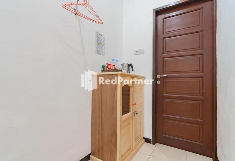 Номер Deluxe, Langkar Guest House Syariah Mitra Reddoorz