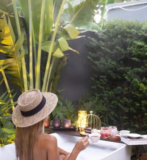 اتاق لوکس با بالکن, Ioon Resort ไออุ่นรีสอร์ท