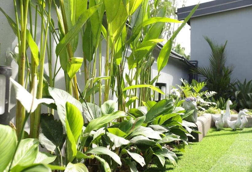 سوییت با چشم‌انداز باغ, Ioon Resort ไออุ่นรีสอร์ท