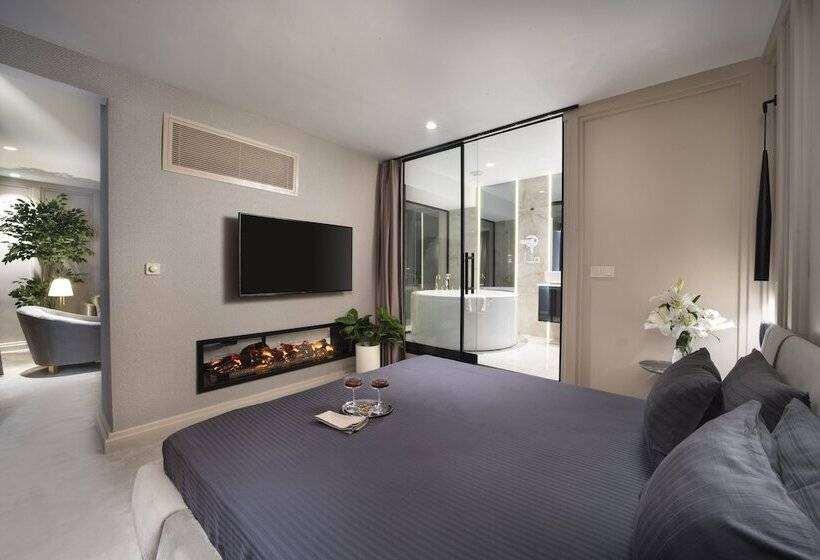 سوییت اجرایی, Walton Gardens Pera