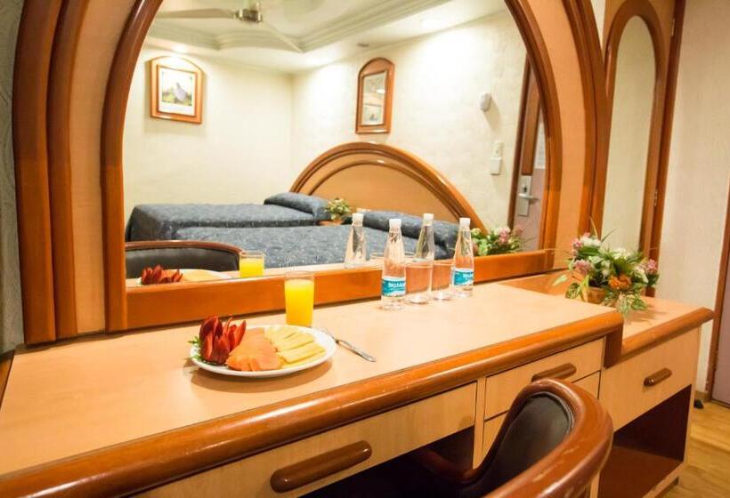 スタンダード４人部屋, Diligencias
