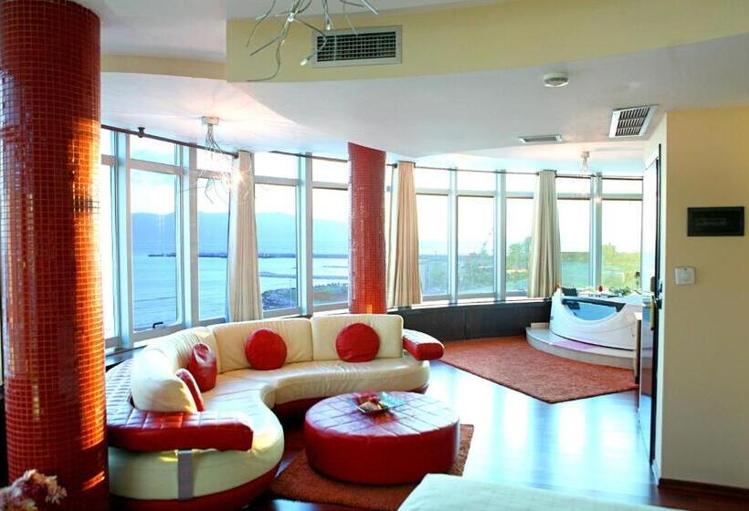 高级海景房, Vlora International