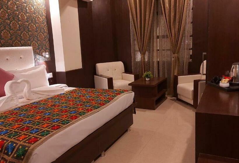 اتاق لوکس, Ganga Aatitheyam