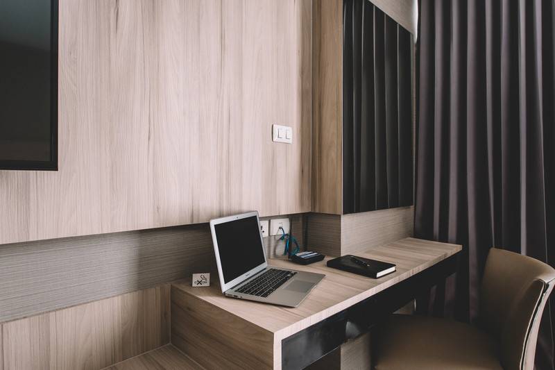 Escritório Estándar, Adelphi Suites Bangkok