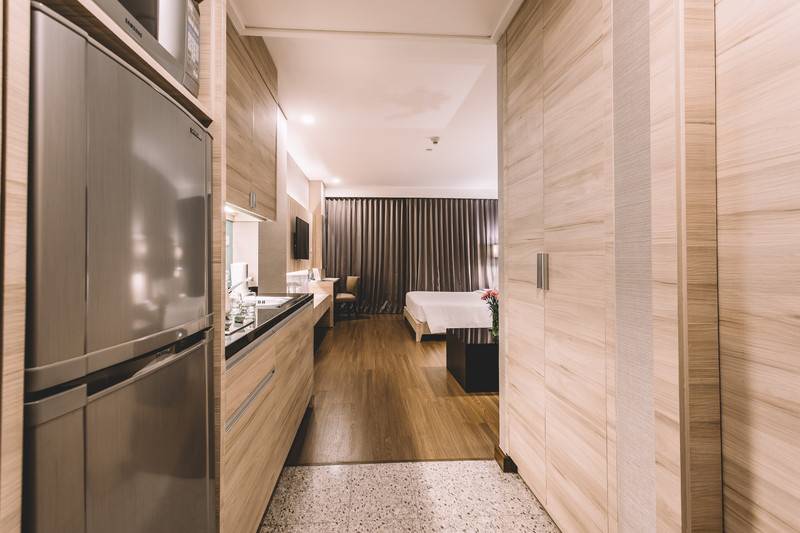 Escritório Estándar, Adelphi Suites Bangkok