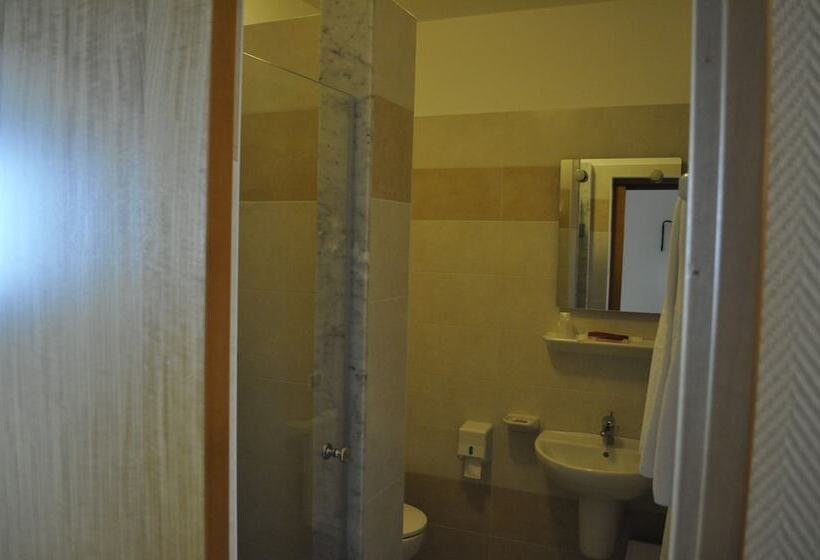 اتاق استاندارد چهار تخته, Est Piombino