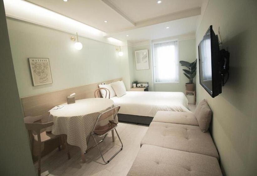 اتاق استاندارد سه نفره, Artravel Home