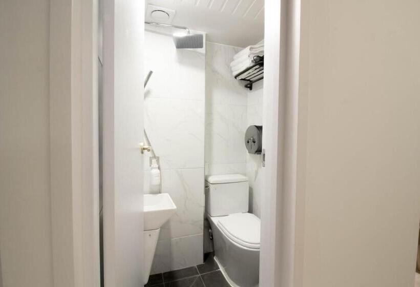 اتاق استاندارد چهار تخته, Artravel Home