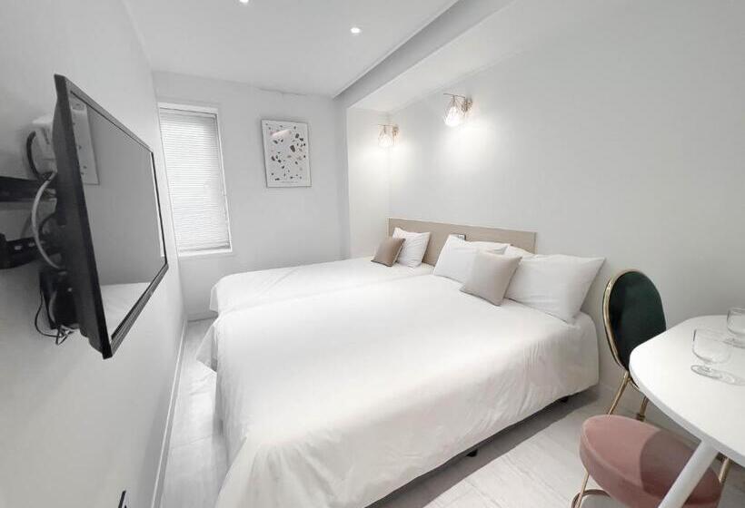 اتاق سوپریور سه تخته, Artravel Home