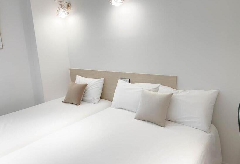 اتاق سوپریور سه تخته, Artravel Home