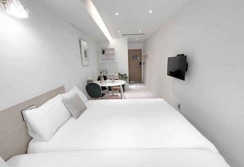 اتاق سوپریور سه تخته, Artravel Home