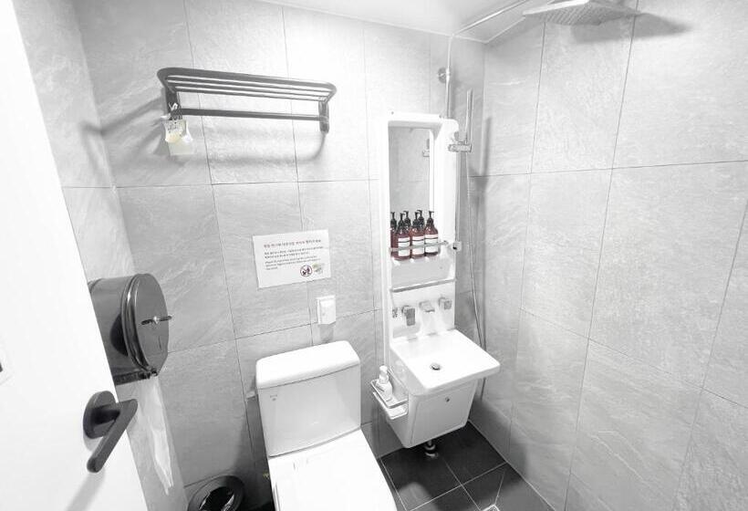 اتاق سوپریور سه تخته, Artravel Home
