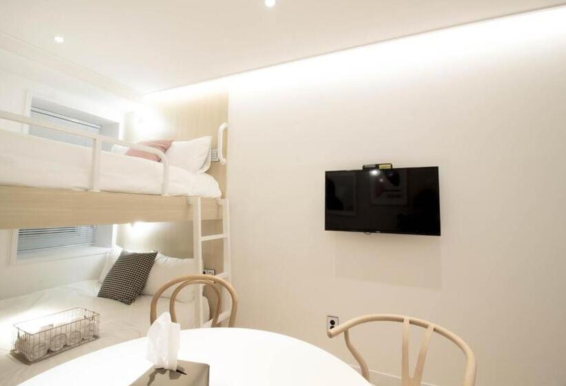 اتاق استاندارد چهار تخته, Artravel Home