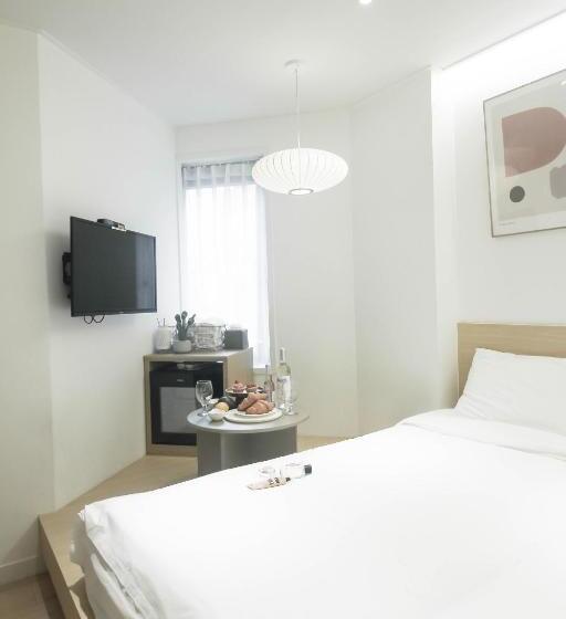 اتاق اجرایی سه نفره, Artravel Home