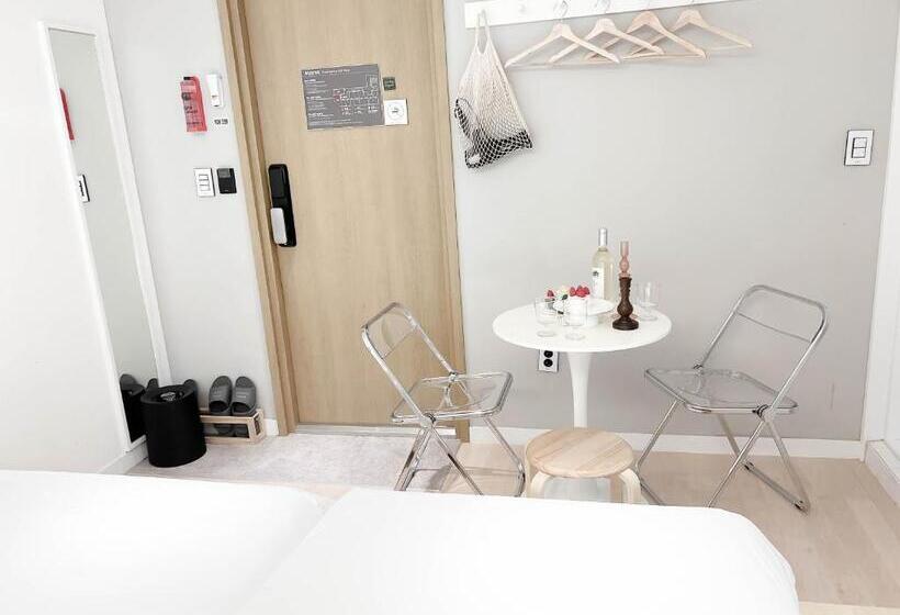 اتاق اجرایی سه نفره, Artravel Home
