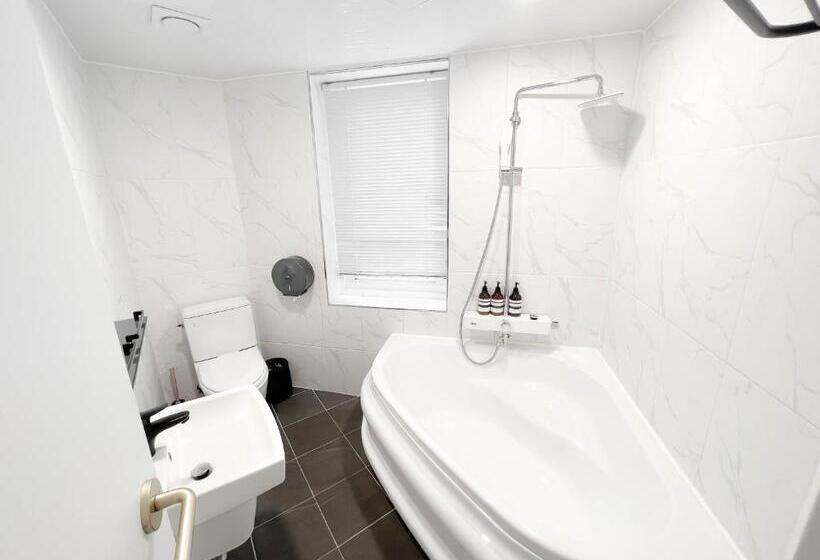 اتاق اجرایی سه نفره, Artravel Home
