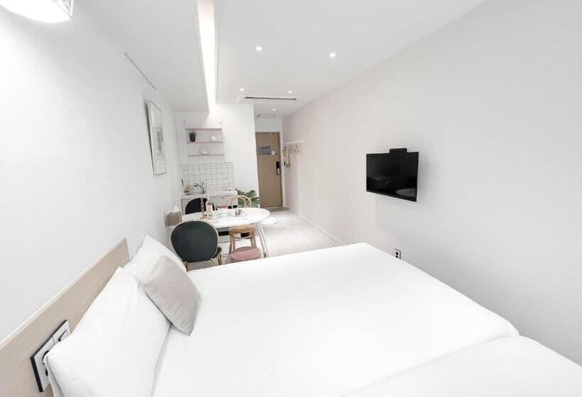 اتاق سوپریور سه تخته, Artravel Home