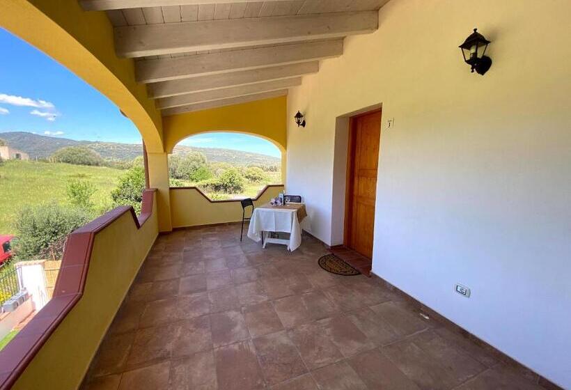 اتاق استاندارد سه نفره, Janas B&b