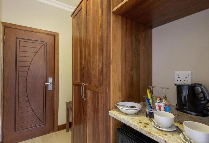 Вилла 3 Спальни с Бассейном, The Kingdom Resort