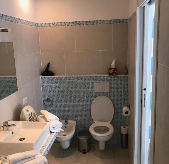 اتاق استاندارد با چشم‌انداز دریاچه, B&b Lago Maggiore