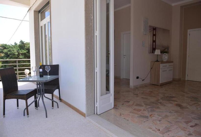 آپارتمان 1 خوابه با بالکن, Le Torrette Rooms And Apartments