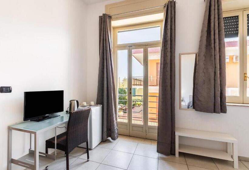 اتاق استاندارد سه تخته با بالکن, Le Torrette Rooms And Apartments