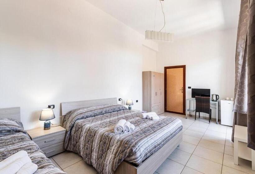 اتاق استاندارد سه تخته با بالکن, Le Torrette Rooms And Apartments
