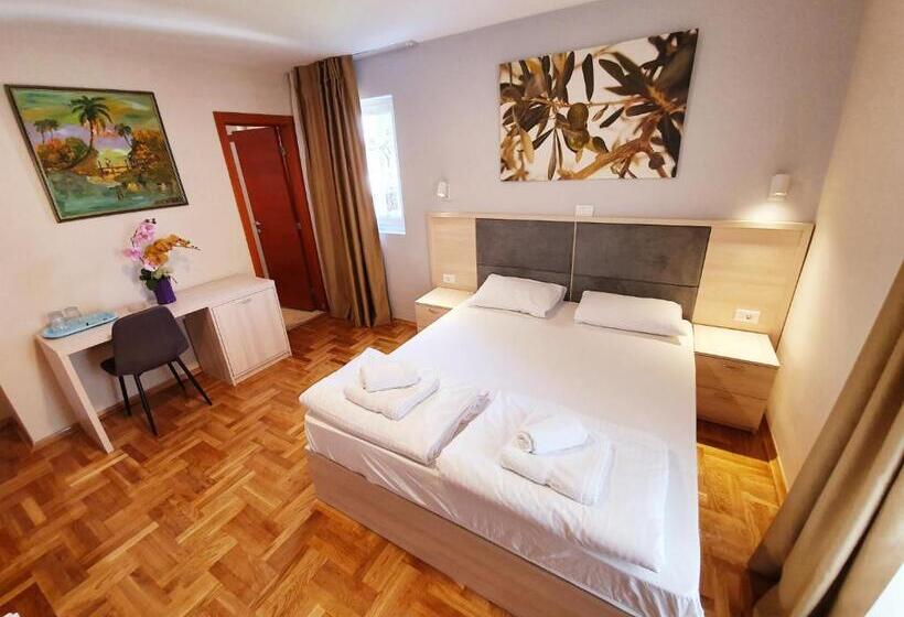 Standard Triple Room with Terrace, Apartments Pier