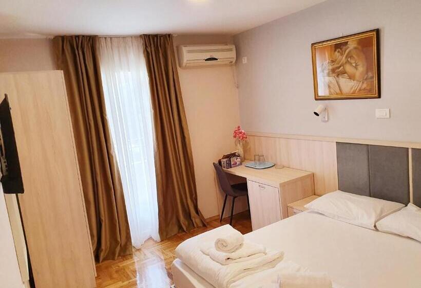 اتاق استاندارد با بالکن و چشم‌انداز دریا, Apartments Pier