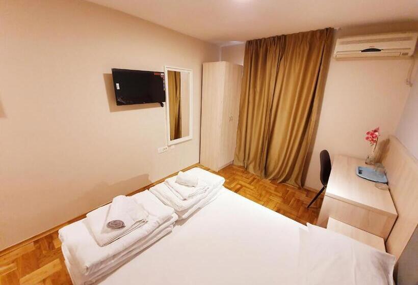 اتاق استاندارد با بالکن و چشم‌انداز دریا, Apartments Pier
