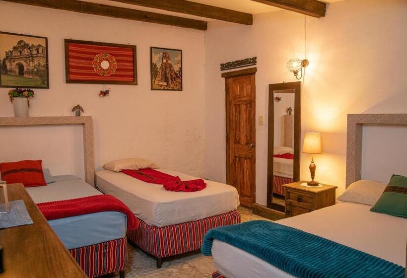 اتاق استاندارد چهار تخته, Nikikot Hostel &