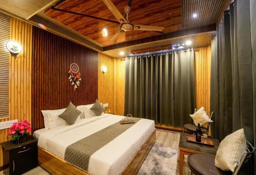 غرفة ديلوكس ثلاثية, Babylon Resort