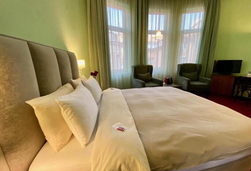Номер Стандарт, Art 'otel