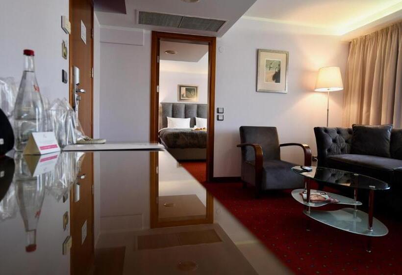 Апартаменты 1 Спальня Вид на Город, Art 'otel