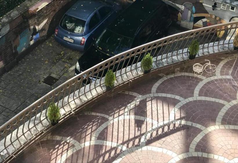 Номер Стандарт с Балконом, Art 'otel