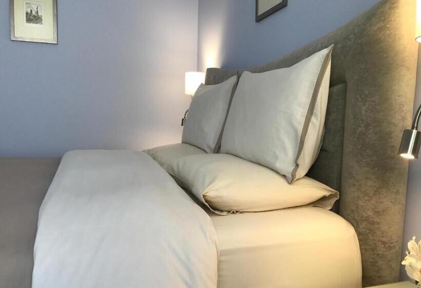 Номер Стандарт Вид на Горы, Art 'otel