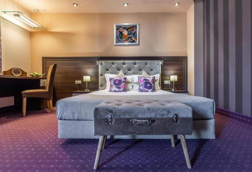 스탠다드 스튜디오, Business Hotel Plovdiv