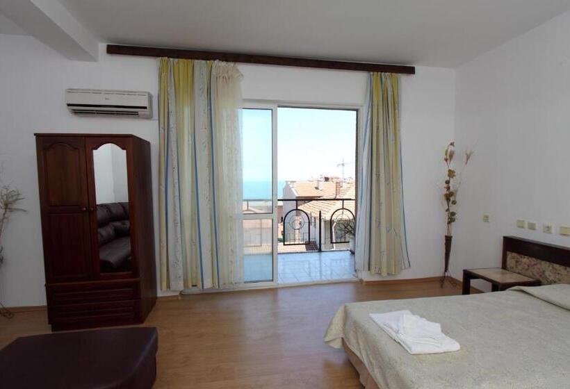 Номер Стандарт Трехместный, Family Hotel Verona