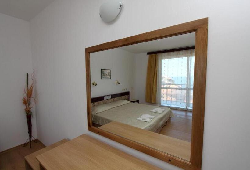 Люкс Боковой Вид на Море, Family Hotel Verona