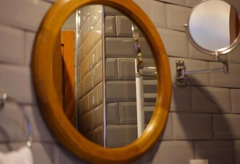 اتاق استاندارد با چشم‌انداز باغ, Kule Hotel Airport Istanbul
