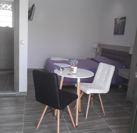 استودیوی استاندارد, Del Mar  Adults Only