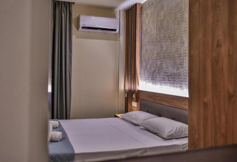 استودیوی سوپریور, Del Mar  Adults Only